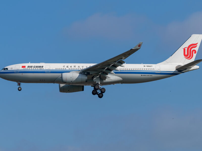 Пассажирский самолет A330-200 авиакомпании  Air China в небе