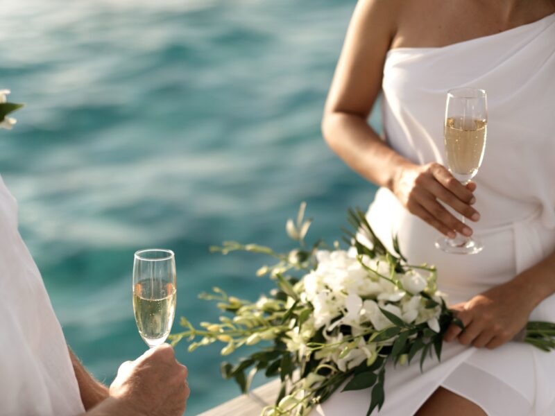 Обои champagne, crystalline lagoon, Maldivian sunset, loved-up couples на рабочий стол.